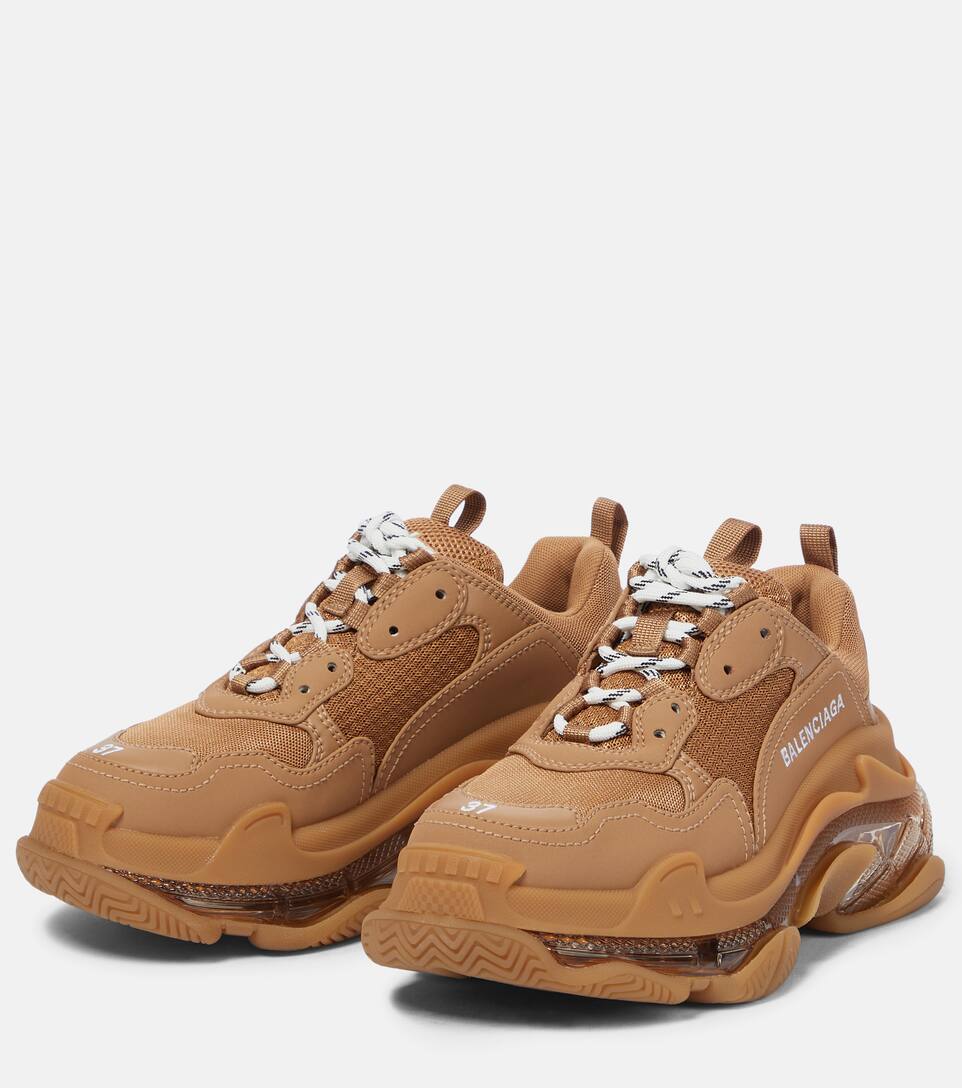 BALENCIAGA photo