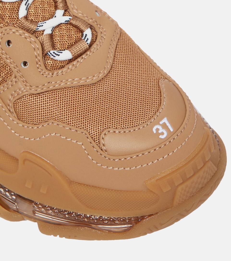 BALENCIAGA photo