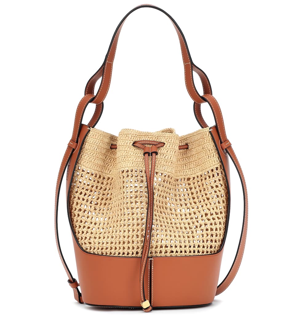 Click to view more detailed imagery on our partner's website Loewe 'paula's Ibiza Balloon' Leather Frame Raffia Crossbody Bag In Beige